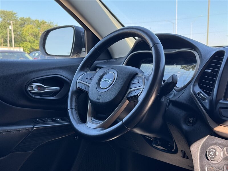 2016 Jeep Cherokee Limited - Photo 3 - Lexington, NE 68850