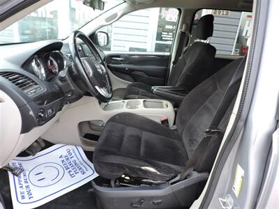 2014 Dodge Grand Caravan SXT   - Photo 9 - Grand Island, NE 68801