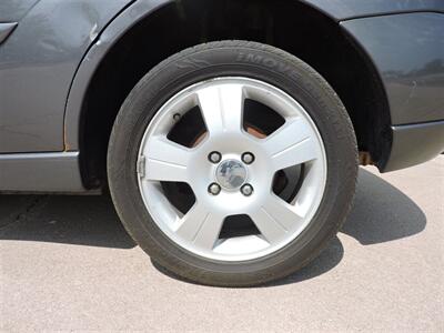 2005 Ford Focus ZX5 S   - Photo 8 - Grand Island, NE 68801
