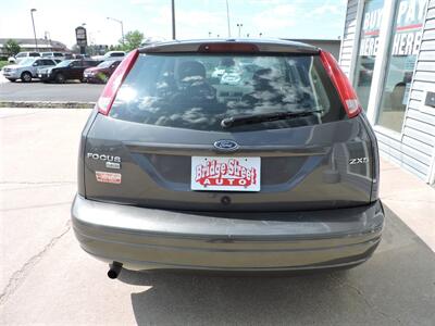 2005 Ford Focus ZX5 S   - Photo 6 - Grand Island, NE 68801