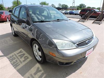 2005 Ford Focus ZX5 S   - Photo 4 - Grand Island, NE 68801