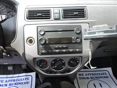 2005 Ford Focus ZX5 S   - Photo 17 - Grand Island, NE 68801