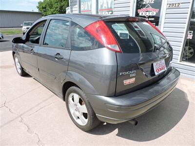 2005 Ford Focus ZX5 S   - Photo 7 - Grand Island, NE 68801