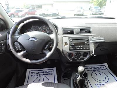 2005 Ford Focus ZX5 S   - Photo 10 - Grand Island, NE 68801