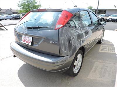 2005 Ford Focus ZX5 S   - Photo 5 - Grand Island, NE 68801