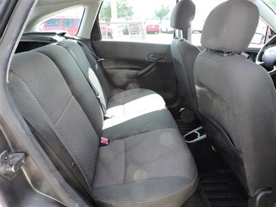 2005 Ford Focus ZX5 S   - Photo 13 - Grand Island, NE 68801