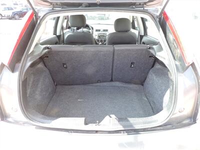 2005 Ford Focus ZX5 S   - Photo 12 - Grand Island, NE 68801