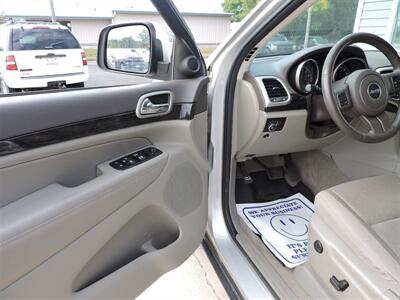 2012 Jeep Grand Cherokee Laredo   - Photo 15 - Grand Island, NE 68801