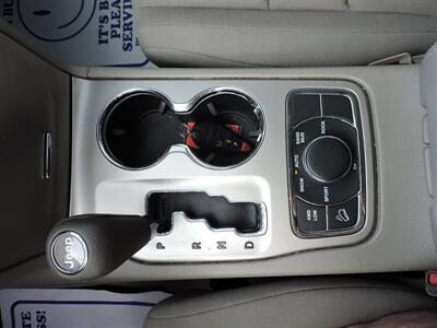 2012 Jeep Grand Cherokee Laredo   - Photo 18 - Grand Island, NE 68801