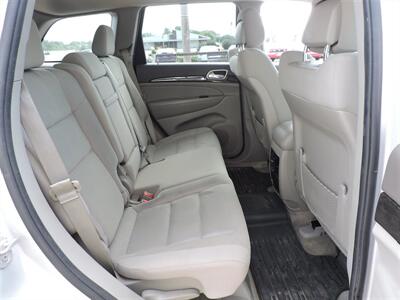 2012 Jeep Grand Cherokee Laredo   - Photo 11 - Grand Island, NE 68801