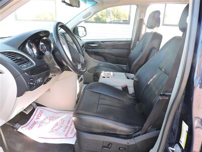 2014 Chrysler Town & Country Touring   - Photo 9 - Lexington, NE 68850