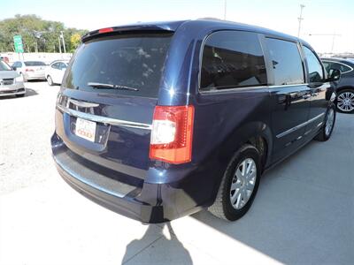 2014 Chrysler Town & Country Touring   - Photo 5 - Lexington, NE 68850