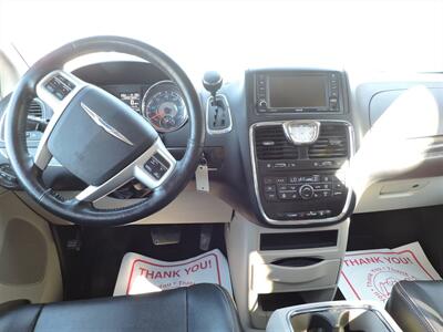 2014 Chrysler Town & Country Touring   - Photo 14 - Lexington, NE 68850