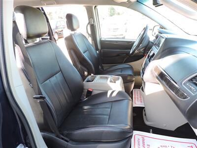 2014 Chrysler Town & Country Touring   - Photo 10 - Lexington, NE 68850
