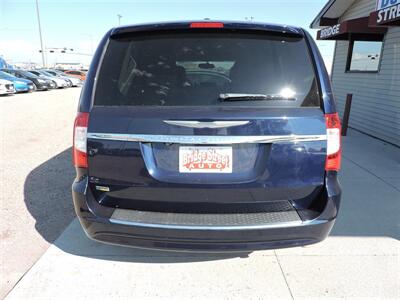 2014 Chrysler Town & Country Touring   - Photo 6 - Lexington, NE 68850