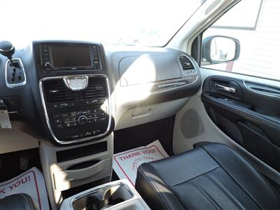 2014 Chrysler Town & Country Touring   - Photo 15 - Lexington, NE 68850