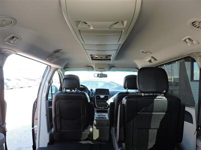 2014 Chrysler Town & Country Touring   - Photo 13 - Lexington, NE 68850