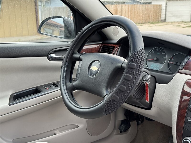 2009 Chevrolet Impala LT - Photo 3 - Kearney, NE 68847