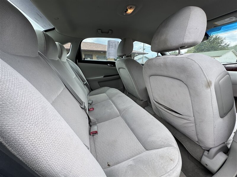 2009 Chevrolet Impala LT - Photo 9 - Kearney, NE 68847