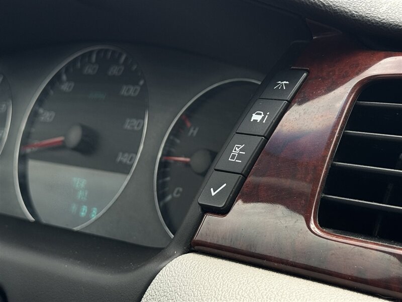2009 Chevrolet Impala LT - Photo 13 - Kearney, NE 68847
