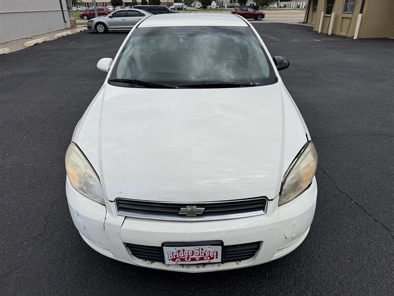 2009 Chevrolet Impala LT - Photo 4 - Kearney, NE 68847