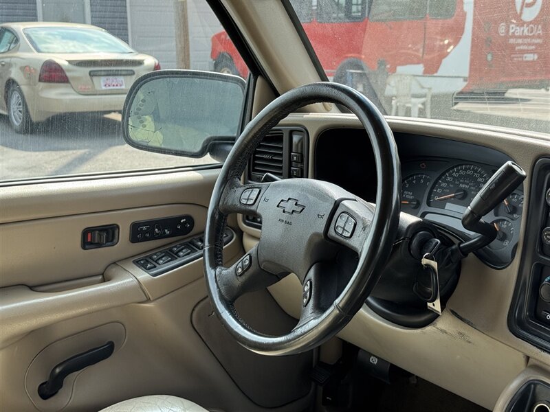 2004 Chevrolet Tahoe LS - Photo 3 - Grand Island, NE 68801