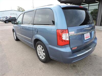 2011 Chrysler Town & Country Touring-L   - Photo 7 - Lexington, NE 68850