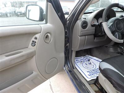 2004 Jeep Liberty Sport   - Photo 16 - Grand Island, NE 68801