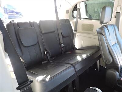 2016 Chrysler Town & Country Touring   - Photo 12 - Kearney, NE 68847