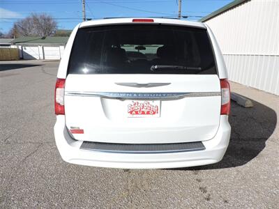 2016 Chrysler Town & Country Touring   - Photo 6 - Kearney, NE 68847