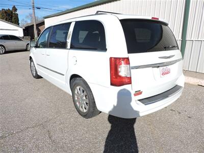 2016 Chrysler Town & Country Touring   - Photo 7 - Kearney, NE 68847