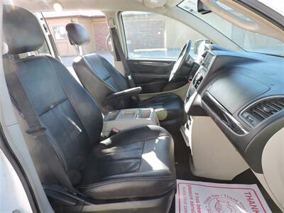 2016 Chrysler Town & Country Touring   - Photo 10 - Kearney, NE 68847