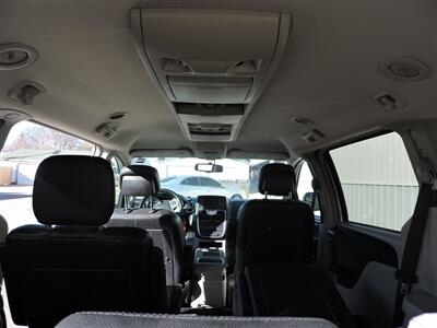 2016 Chrysler Town & Country Touring   - Photo 14 - Kearney, NE 68847