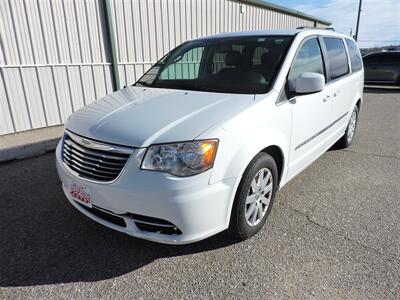 2016 Chrysler Town & Country Touring   - Photo 2 - Kearney, NE 68847