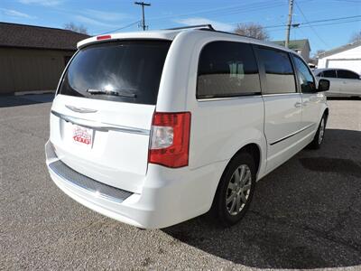 2016 Chrysler Town & Country Touring   - Photo 5 - Kearney, NE 68847