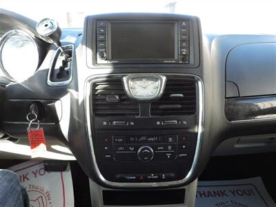 2016 Chrysler Town & Country Touring   - Photo 20 - Kearney, NE 68847