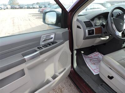 2008 Chrysler Town & Country Touring   - Photo 10 - Kearney, NE 68847