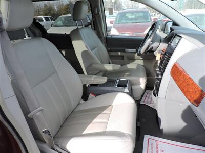 2008 Chrysler Town & Country Touring   - Photo 17 - Kearney, NE 68847