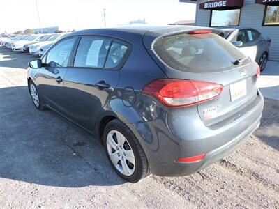 2016 Kia Forte5 LX   - Photo 7 - Lexington, NE 68850