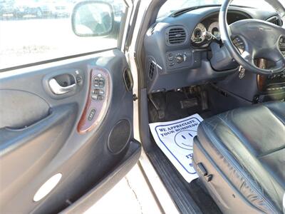 2001 Chrysler Town & Country Limited   - Photo 16 - Grand Island, NE 68801