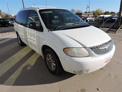 2001 Chrysler Town & Country Limited   - Photo 4 - Grand Island, NE 68801