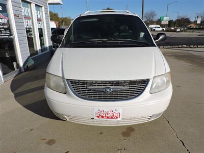 2001 Chrysler Town & Country Limited   - Photo 3 - Grand Island, NE 68801