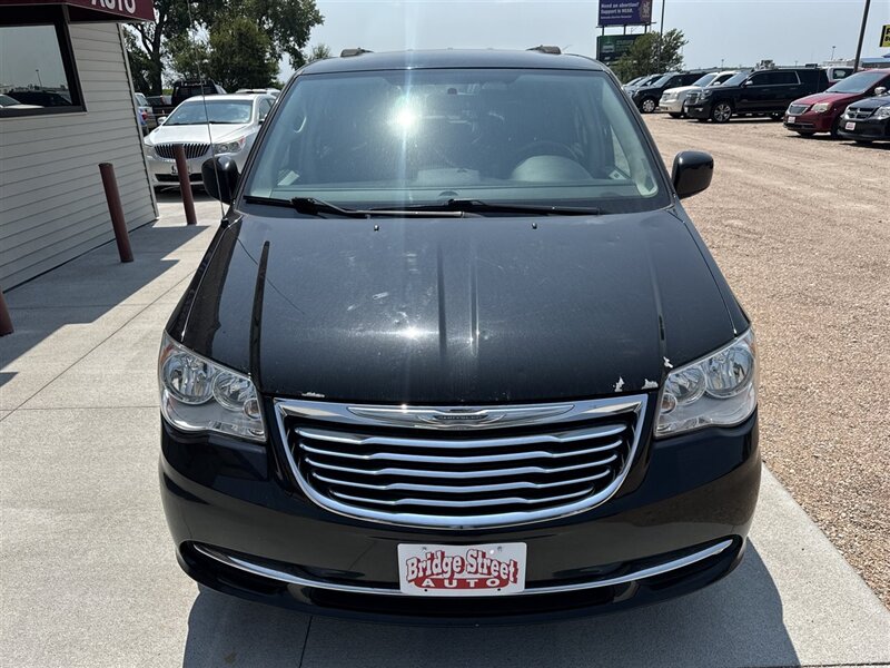 2016 Chrysler Town & Country Touring - Photo 4 - Lexington, NE 68850