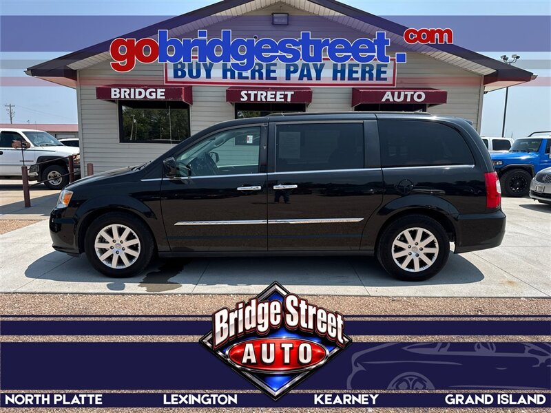 2016 Chrysler Town & Country Touring   - Photo 1 - Lexington, NE 68850