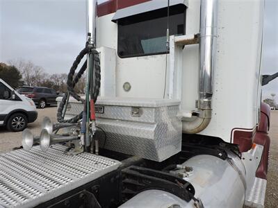 2004 PETERBILT CONVENTIONAL 387 - Photo 6 - Lexington, NE 68850