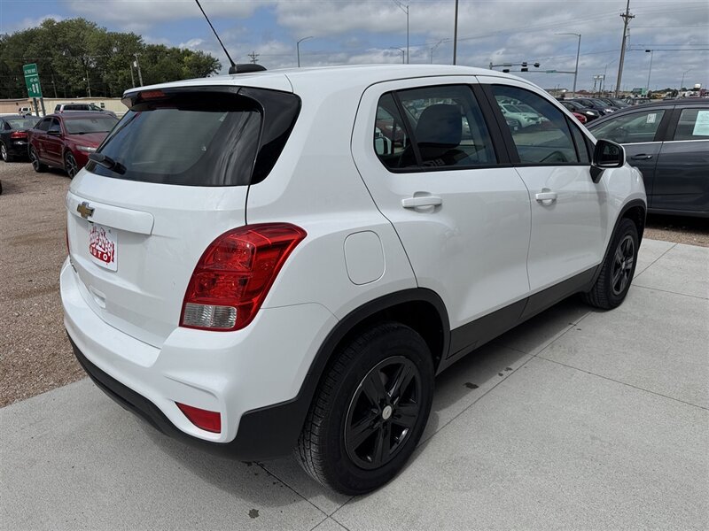 2018 Chevrolet Trax LS - Photo 6 - Lexington, NE 68850