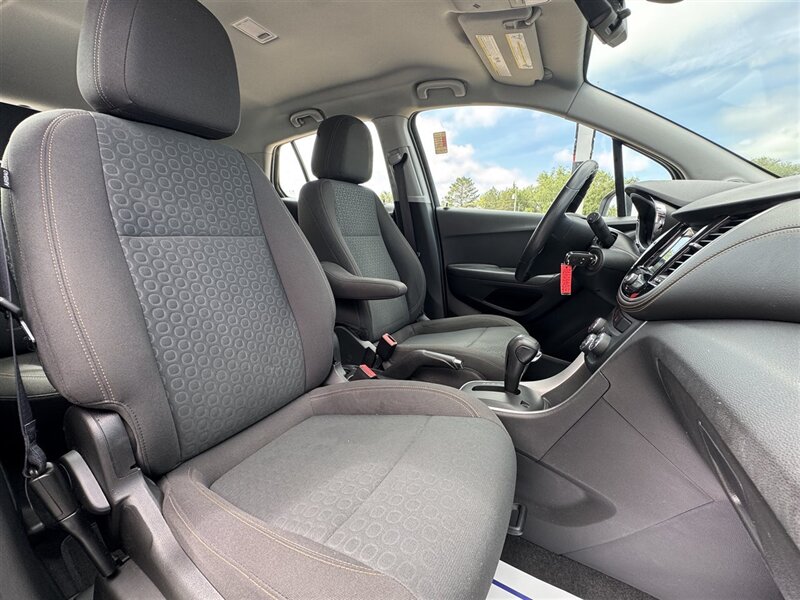 2018 Chevrolet Trax LS - Photo 9 - Lexington, NE 68850