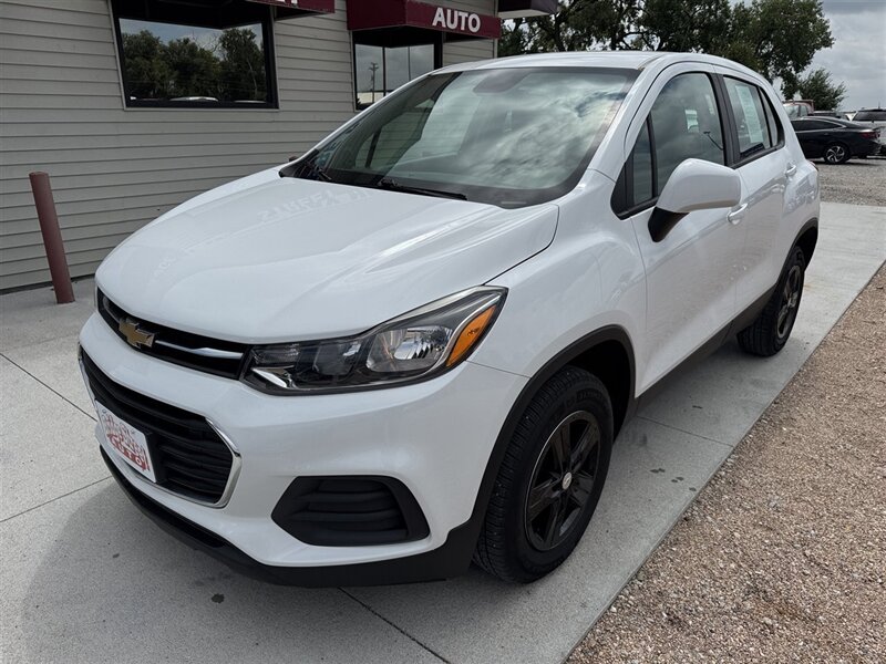 2018 Chevrolet Trax LS - Photo 5 - Lexington, NE 68850