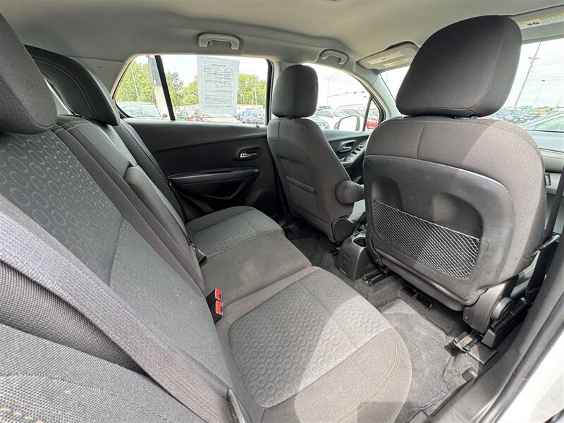 2018 Chevrolet Trax LS - Photo 10 - Lexington, NE 68850