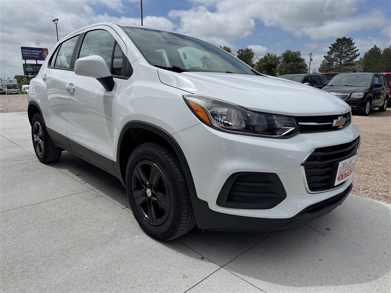 2018 Chevrolet Trax LS - Photo 2 - Lexington, NE 68850